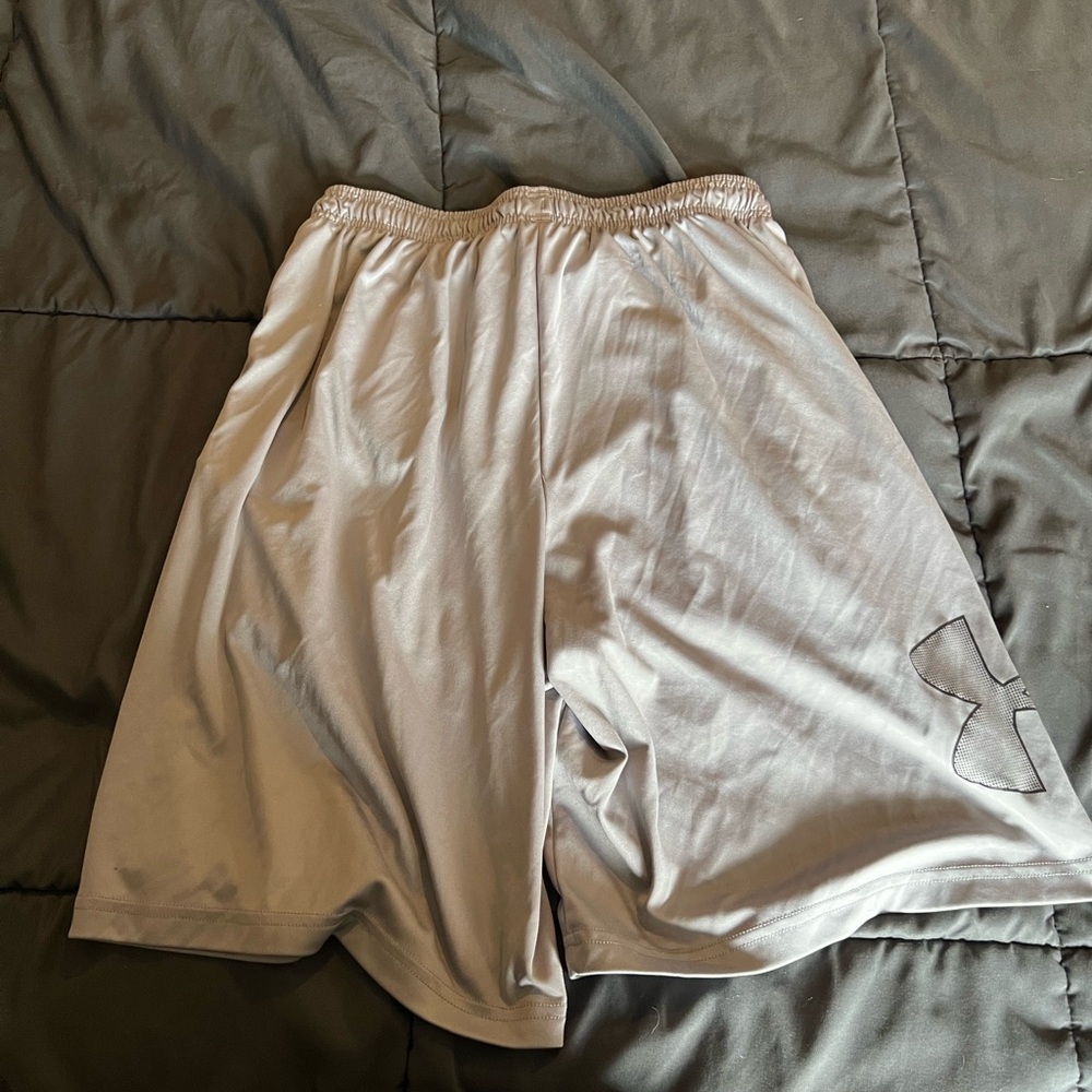Lot of 5 pairs of shorts.  (Men’s small) - Picture 9 of 11